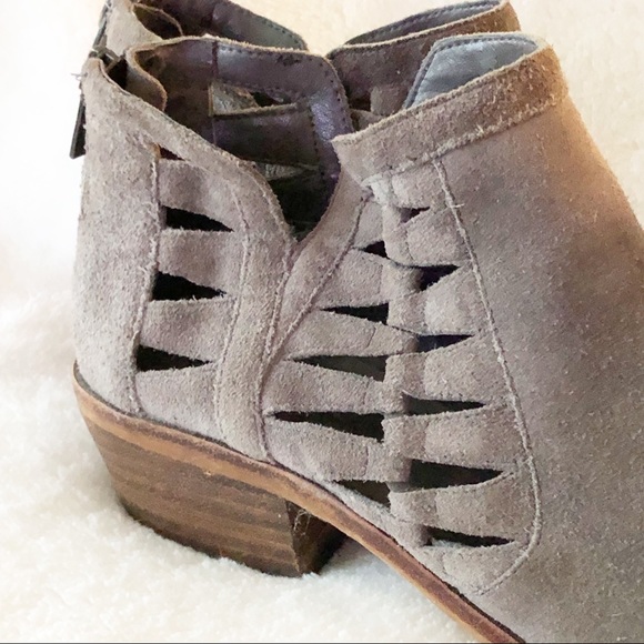 VINCE CAMUTO Prestetta Braided Ankle Bootie Gray Size 7.5 - Picture 9 of 16